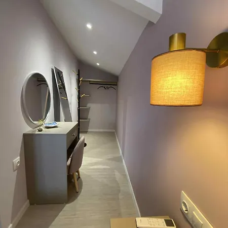 The 50 50 Deluxe Apartament Sidárion