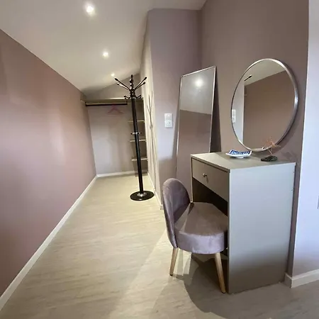 The 50 50 Deluxe Apartament Sidárion